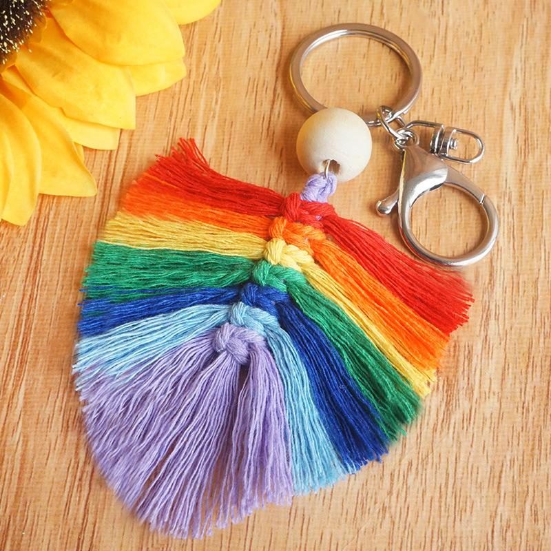 

Keychains LGBT Pride Rainbow Cotton Macrame Key Rings Tassel Wood Beaded Pendant Drop Keychain For Women Bag Accessories Gift
