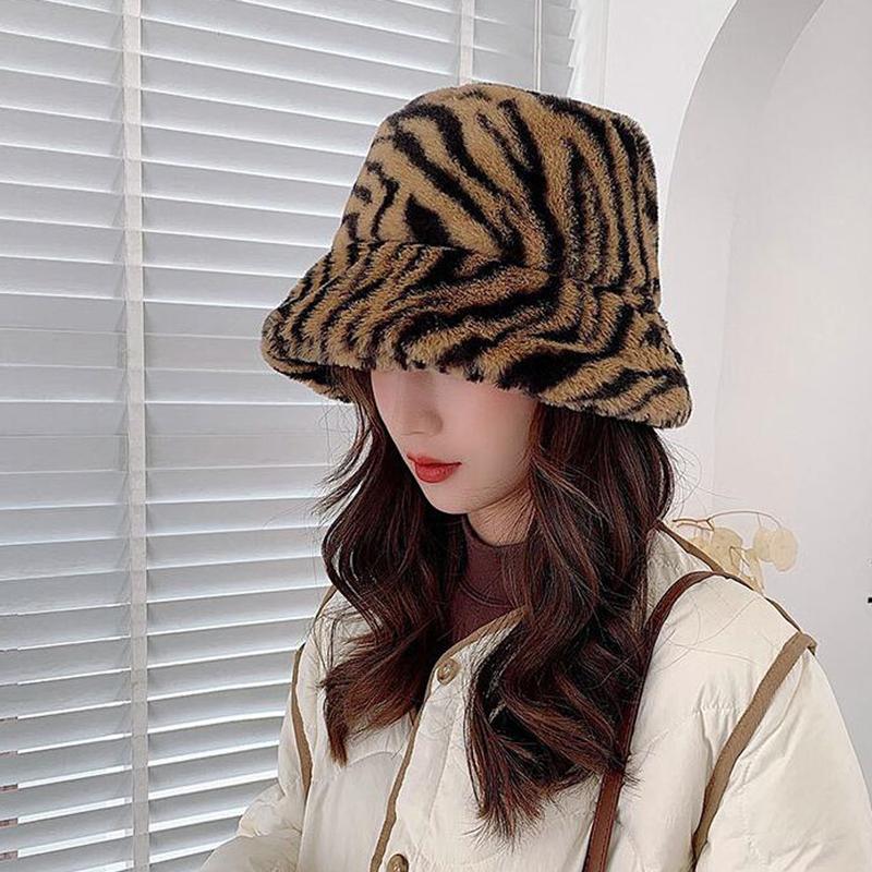 

Berets Winter Plush Bucket Hats For Women Tourism Outdoor Warm Hat Soft Velvet Fisherman Cap Lady Fashion Panama Present, Black