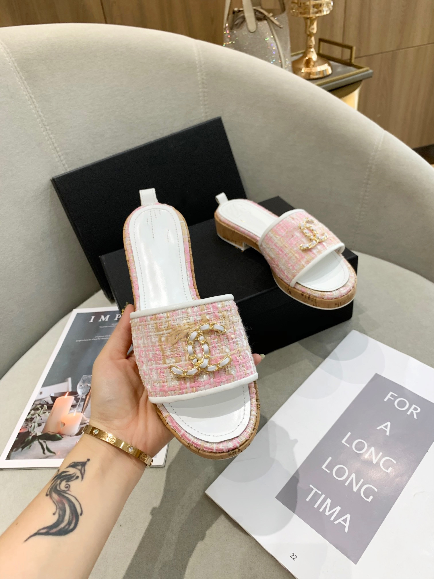 

40% Discount Italy Luxury Top Quality WoMen Beach Slippers Summer Fashion Women Flip Flops Leather lady Slipper Metal shoes Double Buckle Clogs Slides Large, Picture 6