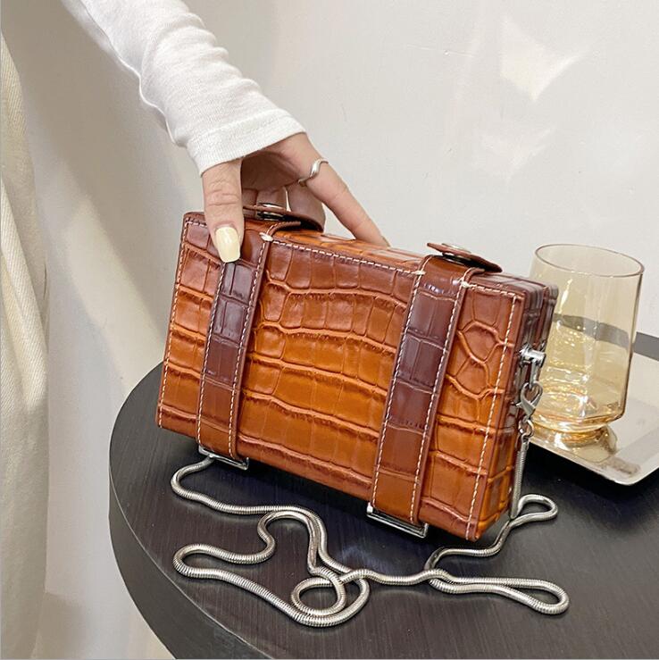 

Factory wholesale women handbag simple gradient womens chain bag street trend embossed Stone handbags sweet little fresh Alligator leather shoulder bags