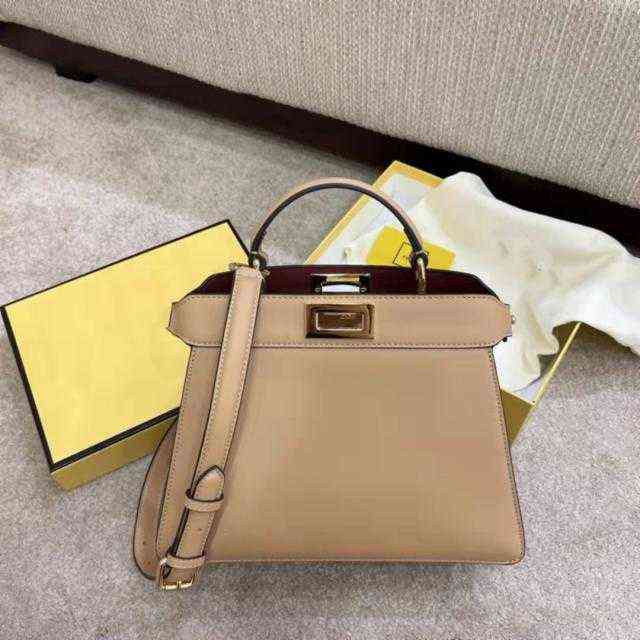 

Peekaboo Kitten Classic Bag Cowhide Organ One Shoulder Handbag Female Metal Lock 21 Style WD06, Black