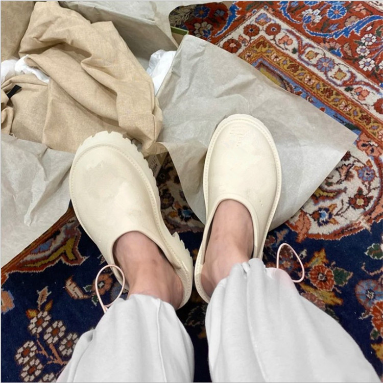 

Brand Perforated Slippers Men Women Platform Designer Sandals Wedge Rubber Cut-out Slide Transparent Materials Fashion Beach Flats Shoes, Thin bottomed