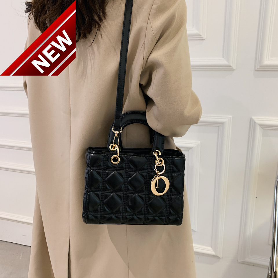 Bag Female Super Foreign Style 2022 Spring Summer New Lingge Embroidered Thread Portable Messenger Princess Large Capacity and