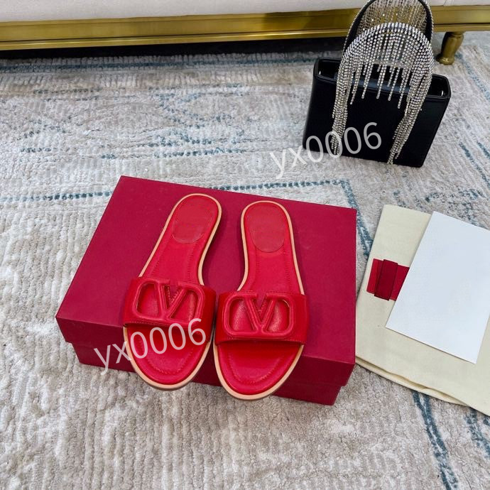 

2021 Top Quality Casual Dress Shoes Men Women Luxury Sneaker Cow Leather Designers Bee Pattern womens mens Bottom Tiger Red Green yh211120, Choose the color