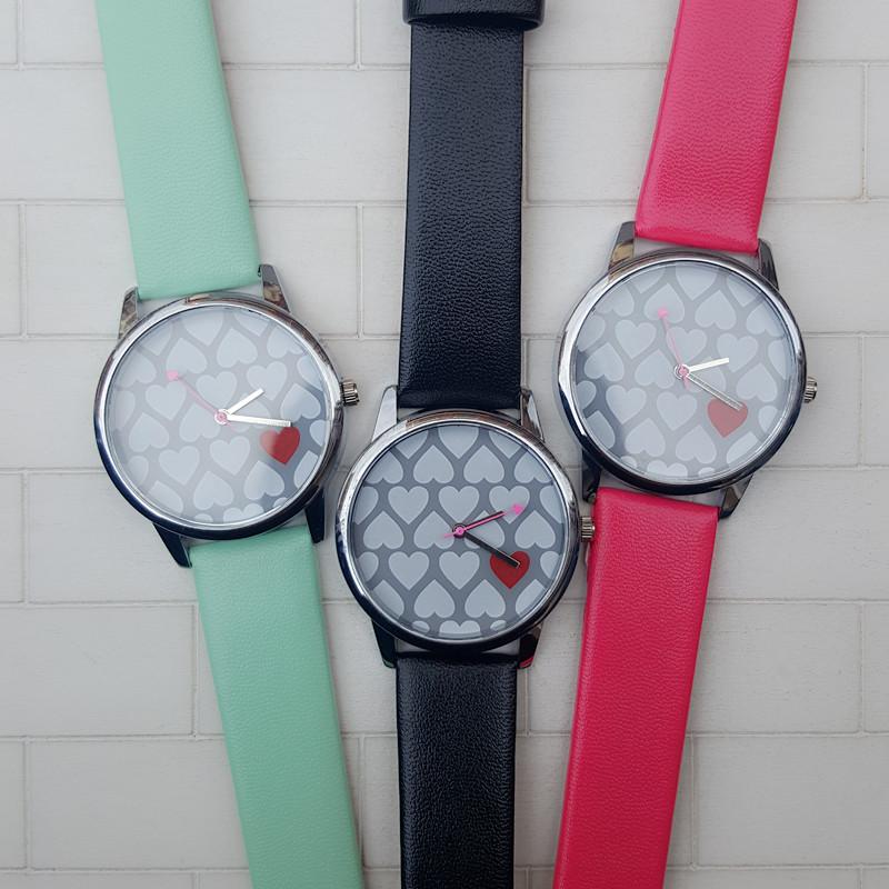 

Wristwatches 2021 Heart Dial Strap Watch,Textured Leather Print Design Watch Unique Heart-Shaped Second Hand Women Quartz, Red