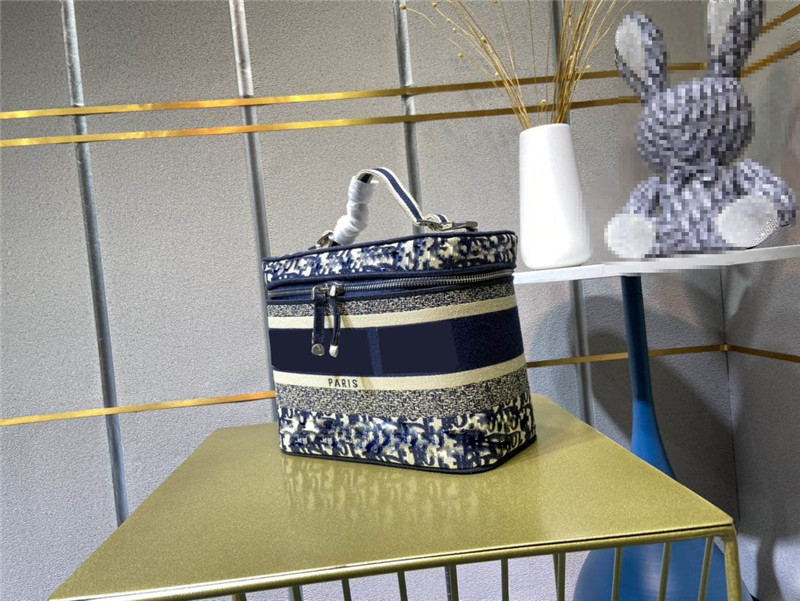 

Designer Luxury Oblique Vantity Case Travel Kit Blue Oblique Jacquard Embroidered Canvas Cosmetic Bag Size: 25X14X15CM, Don't pay it