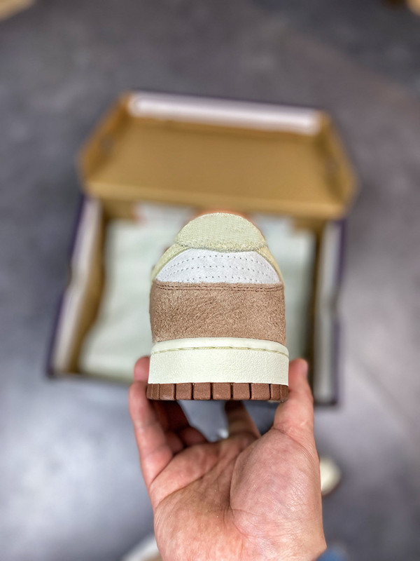 

Shoes with Logo SB Low Dunk PRM Medium Curry Dunks Men Women Designer Skateboard Chaussures, White