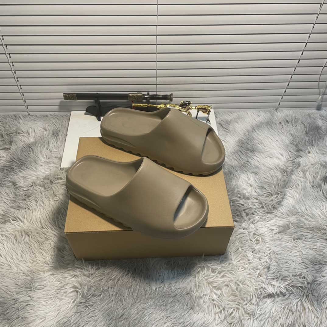 

2021 Designer Moon Gray Foam Slippers Desert Sand Resin Sandals Summer Slides Runner Black Sandal Platform Slipper WIth Box
