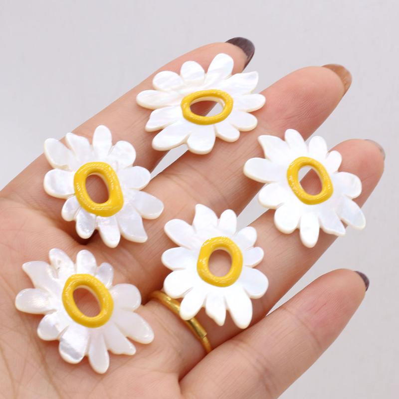 

Other 2021 Selling Natural Shell Beads Sea Water Sunflower Shape Jewelry For Making Necklace Bracelet Size 22x30mm Exquisite Gift
