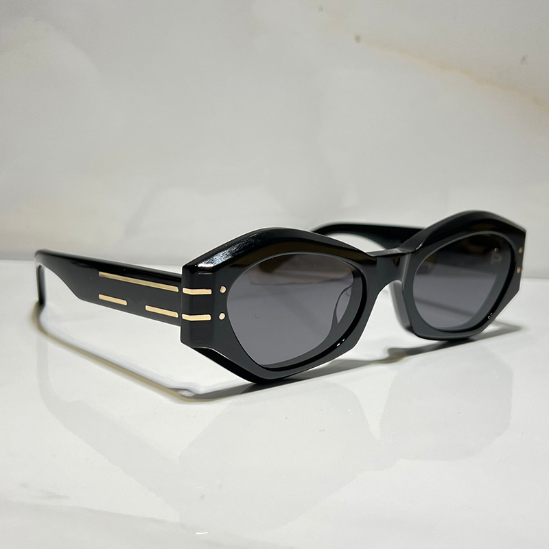 

Summer Sunglasses For Men and Women Signature B1U Style Anti-Ultraviolet Retro Plate Full Frame Eyeglasses Random Box
