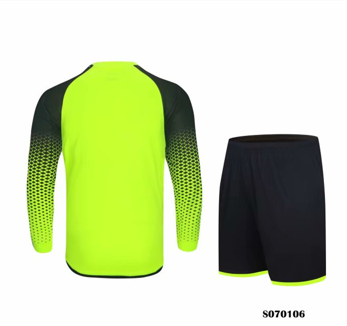 

067 Long sleeved goalkeeper Shirt Customized service DIY Soccer Jersey Adult kit breathable custom personalized services school team Any club football Shirts