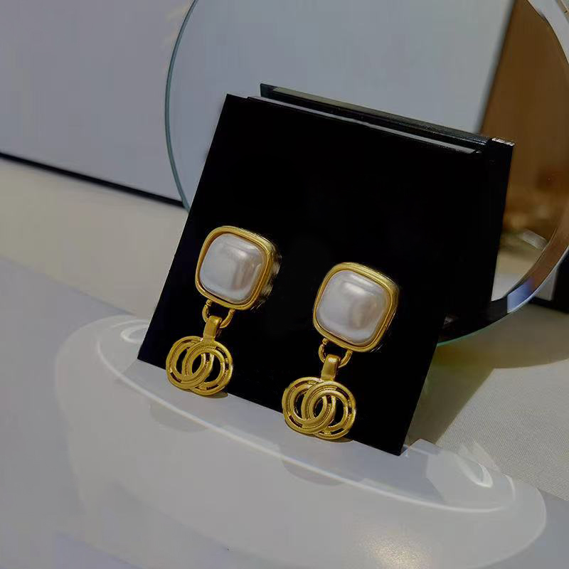 

Simple Desingers Earrings Luxurys Fashion Stud Elegant for Woman Classic Square brass bottom plated with glass pearl Earings good nice great
