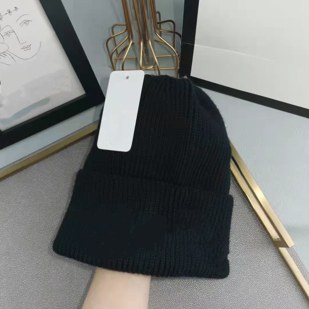 

Luxury Beanie knitted hat Designer Mens Fitted Hats Unisex Cashmere Letters Casual Cap sports skull caps High Quality, Khaki