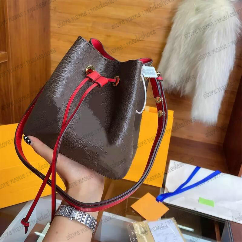 

Nano Mini NeoNoe MM Bucket Bag Monograms Empreinte Leather Cross Body Women Luxurys Designer Neo Noe 2PC Drawstring Bags With Purse Black / Beige