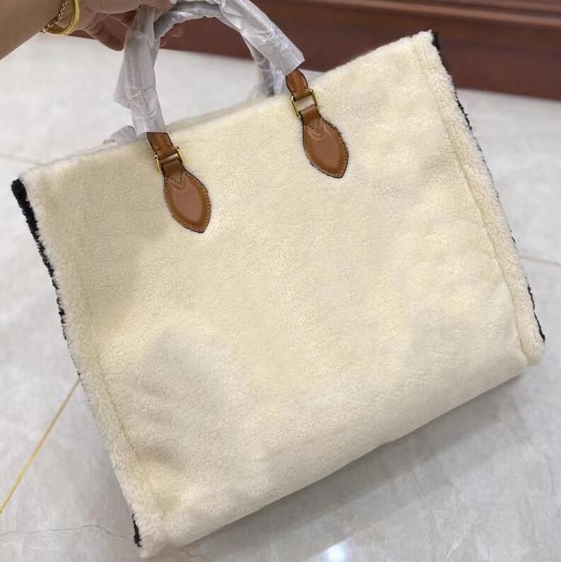 2022 Top Teddy On Thego Sac à main en laine Monogramme Totes Grande capacité Femmes Sac à provisions Maman Hiver Sacs pour ordinateur portable de