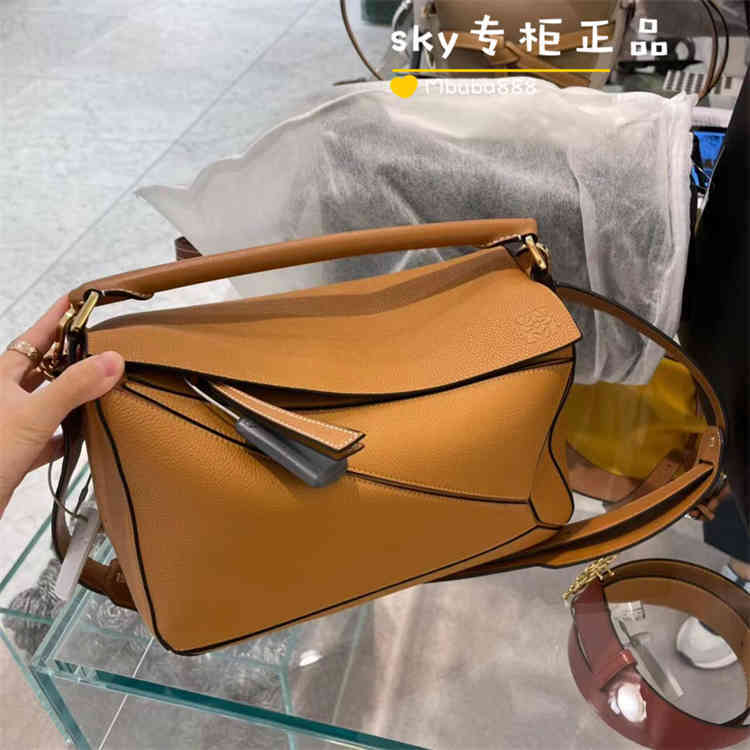 

Designer Loew Handbags Puzzle Yiwei Geometry Bag Medium Lychee Skin Smooth Leather Caramel Sand Single Shoulder Messenger Bag yyds, Caramel skin