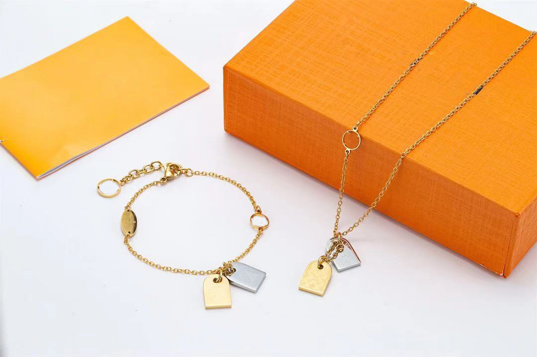 

Fashion Style Design Jewelry Sets Heart Bracelet Necklace for Lady Women Titanium Steel Charm Pendant Necklaces Bracelets Set Lovers Gift Supply Wholesale with Box, Golden