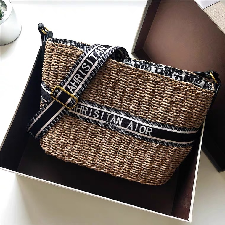 

Branded new letter straw woven Beach Tote Bag vegetable basket one shoulder hand leather women's bag