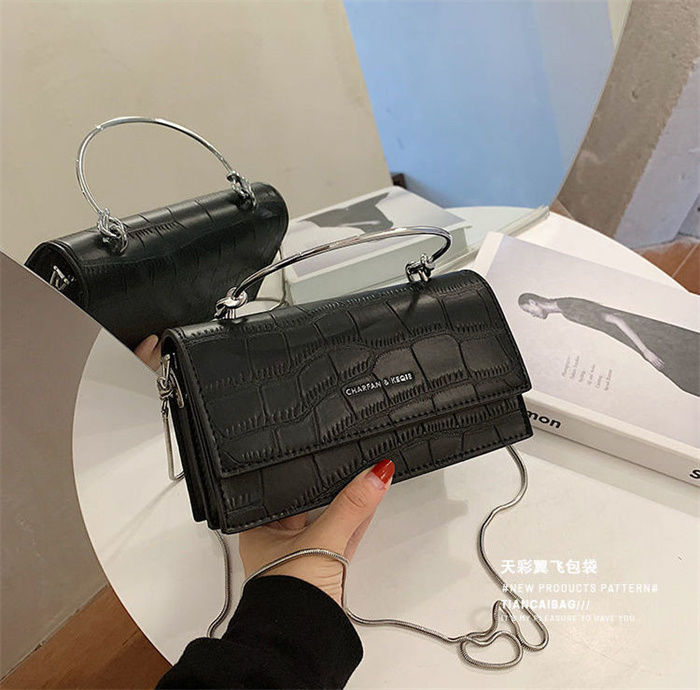 

designers duffel bags 45cm 55cm luxury large capacity travel sale women men genuine leather shoulder fashion bag carry rivets with lock head