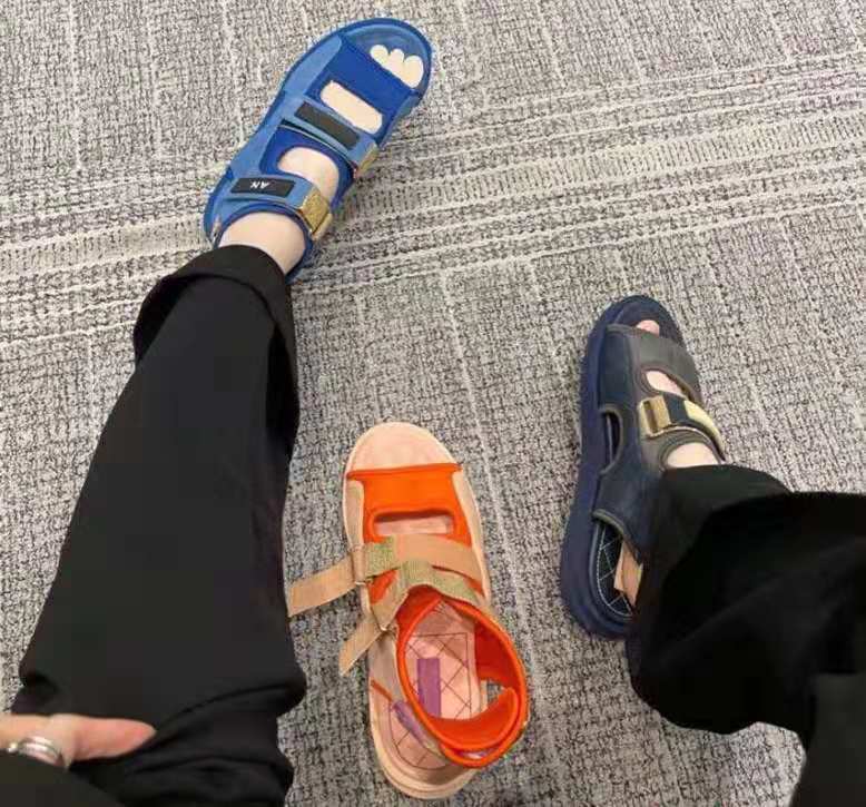 

2021 Brand Women's Sandal Designer Casual Shoes Fashion Flat High Top Leather Luxury Sneakers Summer Outdoor Ladies Velcro Clasp, Red