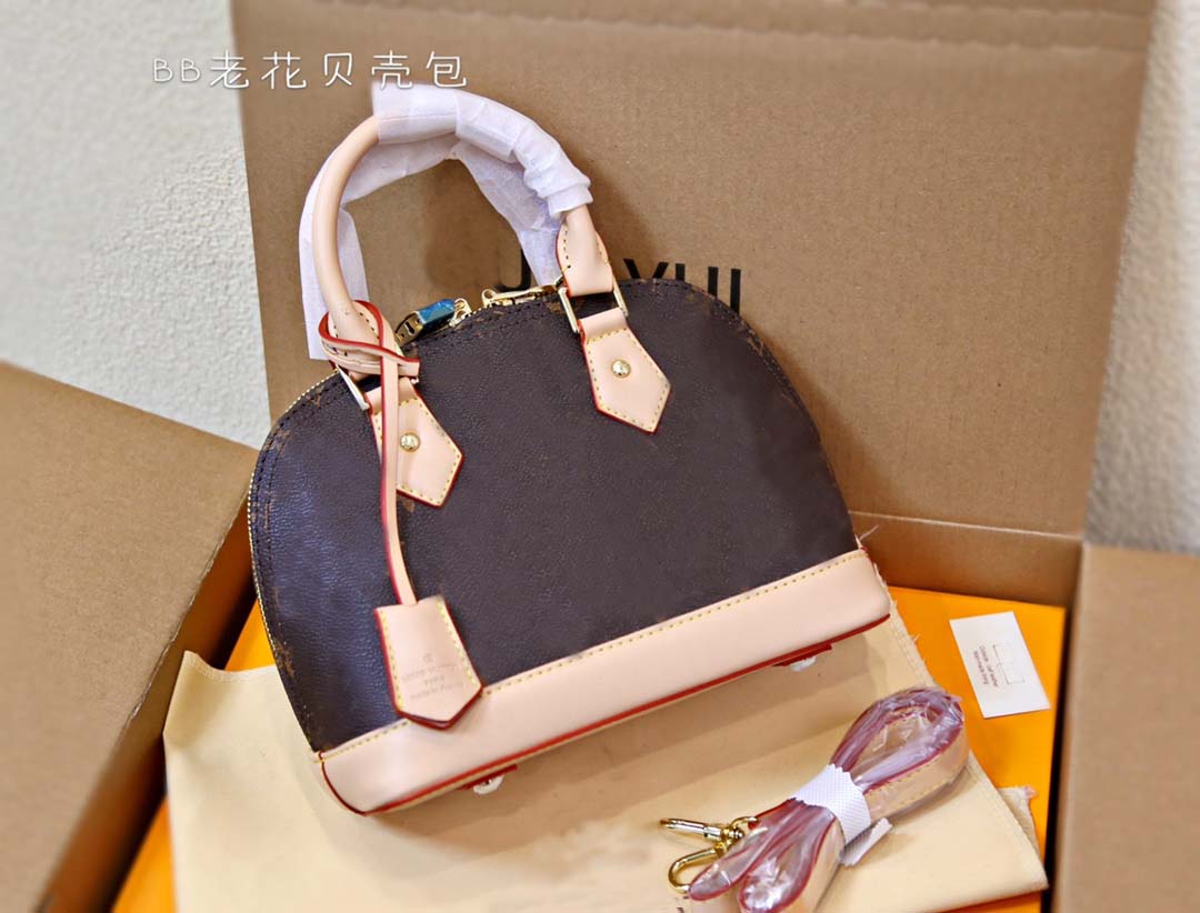

Designer bag Handbag Golden Padlock Keys Handles Fitted with Detachable Strap Charming Small Bag Perfect for Crossbody Wear shell bag ALMa 2021, Colour