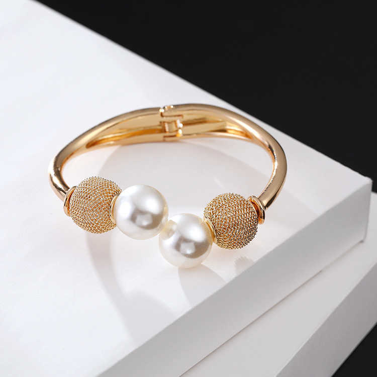 

European and American Fashion Alloy Jewelry Double Pearl Bracelet Asymmetric Half Opening for Women Q0720