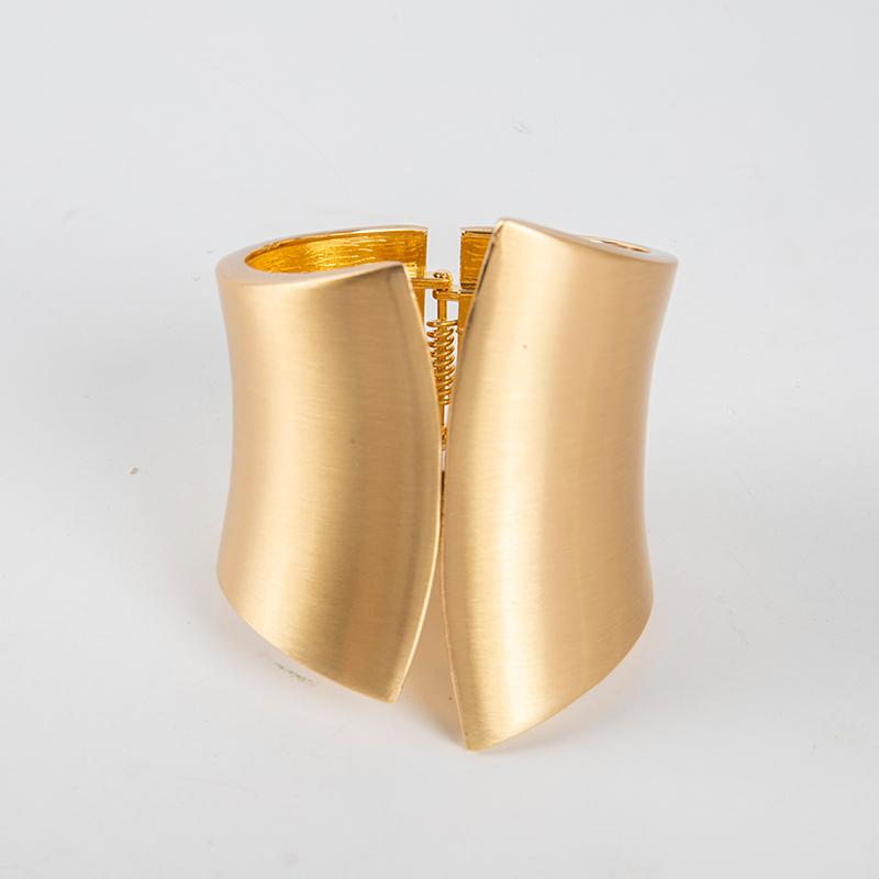 

Bangle Fashion Punk Hiphop Wide Asymmetric Bangles Bracelet For Women Statement Alloy Jewelry Femme Accessories