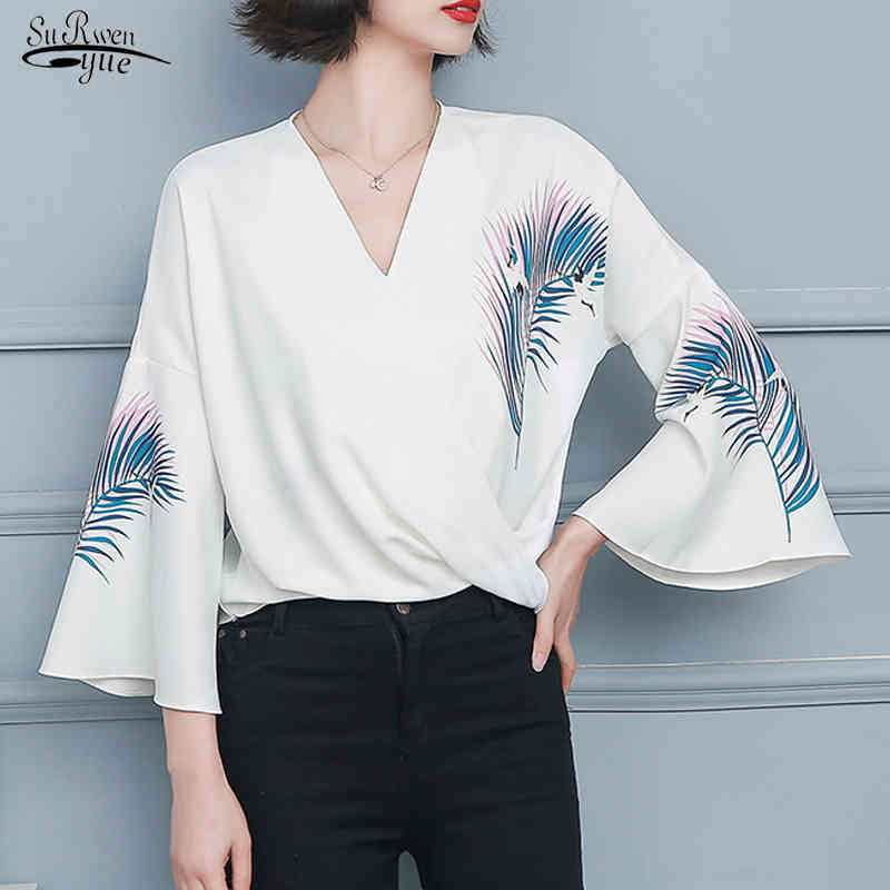 

Spring Summer Printed Bat Sleeve V-neck Collar Chiffon Shirt with Long Sleeves Loose-fitting Belly White Top Fairy 13510 210521, Picture