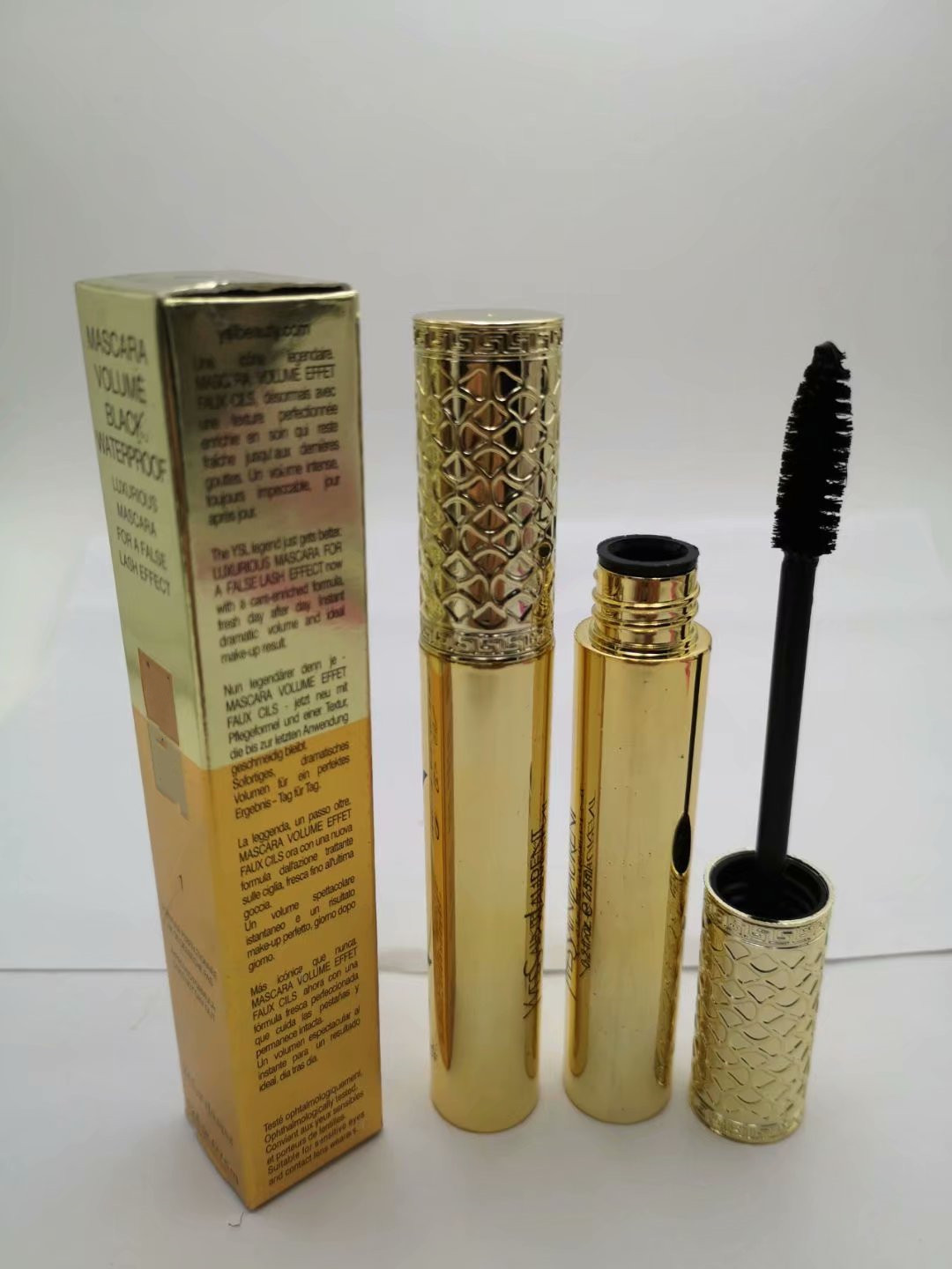 

2021 MASCARA volume black WATERPROOF luxurious for a false lash effect