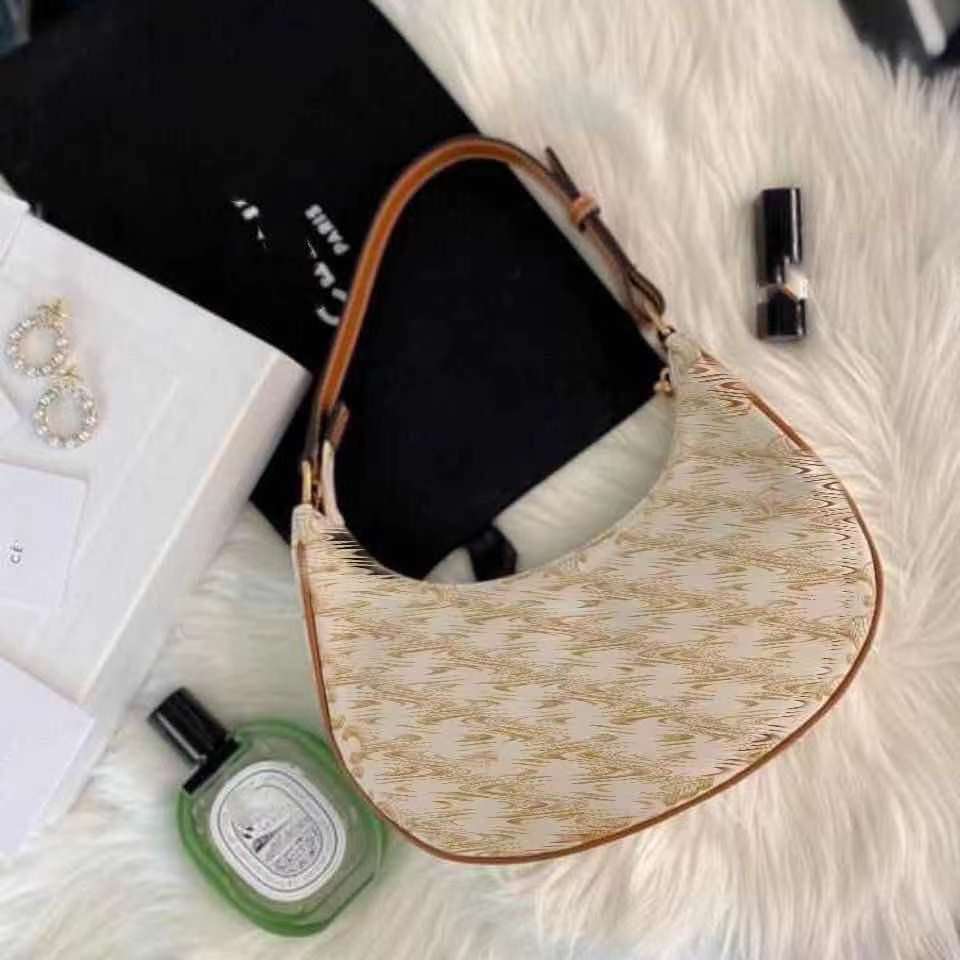 

luxurys AAAAA designers Handbag Saddle bag Top quality Genuine Leather With shoulder strap Purse Metal pendant Shoulders bags women Crossbodybag