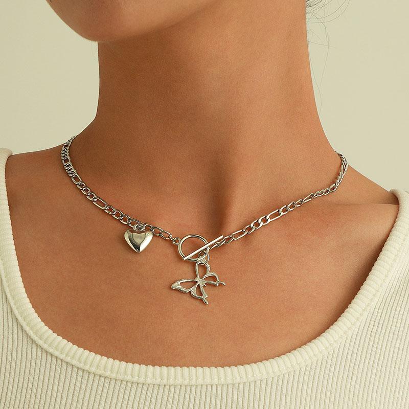 

Pendant Necklaces Trendy Punk Hollow Butterfly Love Heart Necklace For Women Vintage Thick Chain Clavicle Colar Jewelry Gift