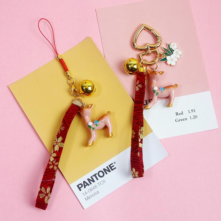 

Keychains 2021 Cute Lucite Acrylic Deer Animal Daisy Waistband Keychain For Women Trinket Key Chains Ring Car Bag Pendent Charm D502