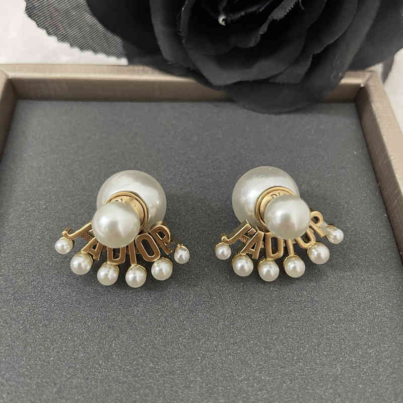 

Design jewelry letter pearl simple fashion earrings