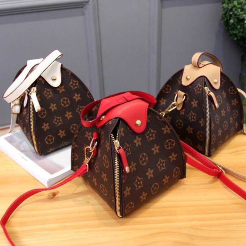 

Children Purses Girls Handbag Kids Handbags Mini Purse Tote Bags Fashion Single Shoulder Bag Designers PU Triangle Bags Tide Outdoor Leisure 3color G60G2TK, Red