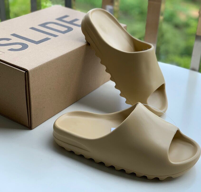 

Beige Rubber Kanye Slide Sports Slipper Men Women Outdoor Slipper Designer Shoes non-slip Rubber Sole Scuffs Flip-Flops, Black