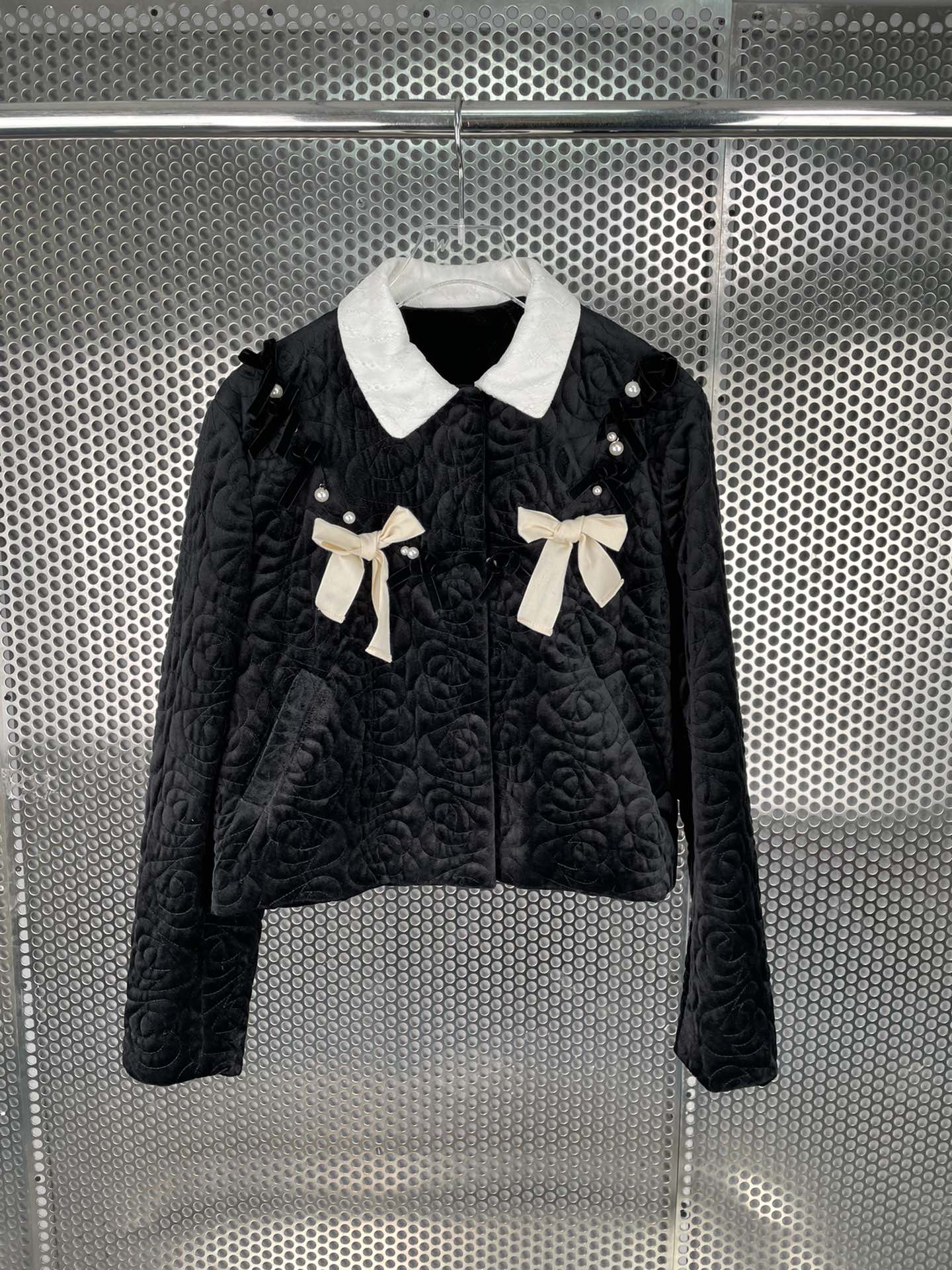 

New black velvet coat in autumn and winter