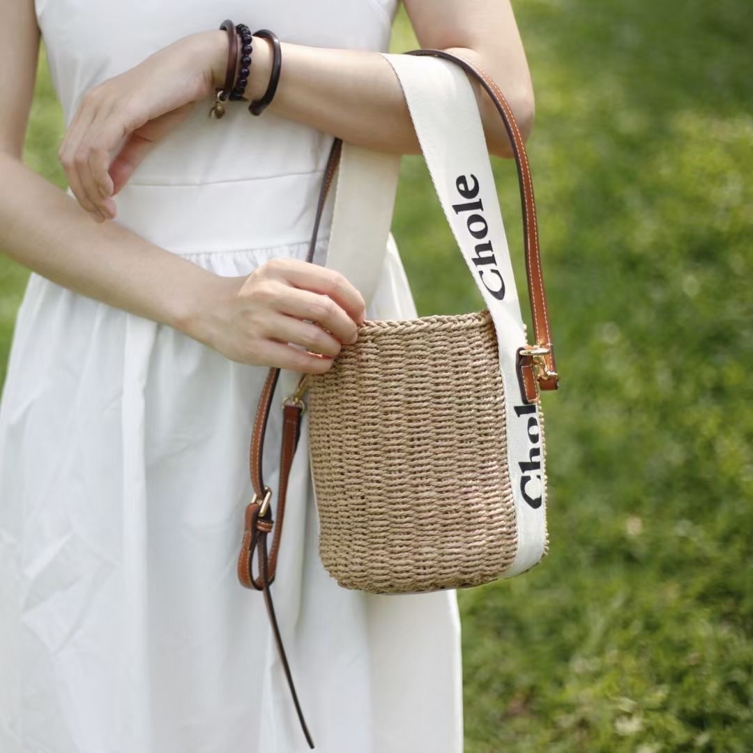 

Net red same straw Bucket Fashion beach Single Shoulder Messenger Bag 2021 new woven vegetable basket women's bag Women Luxurys Designe