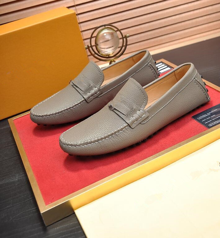

2022 Red Bottom Mens Leather Shoes Matte Patent Suede Trainers Designers Brand Rivets Embroidery Men Sneakers Business Banquet Stylist Shoe L999, Yellow