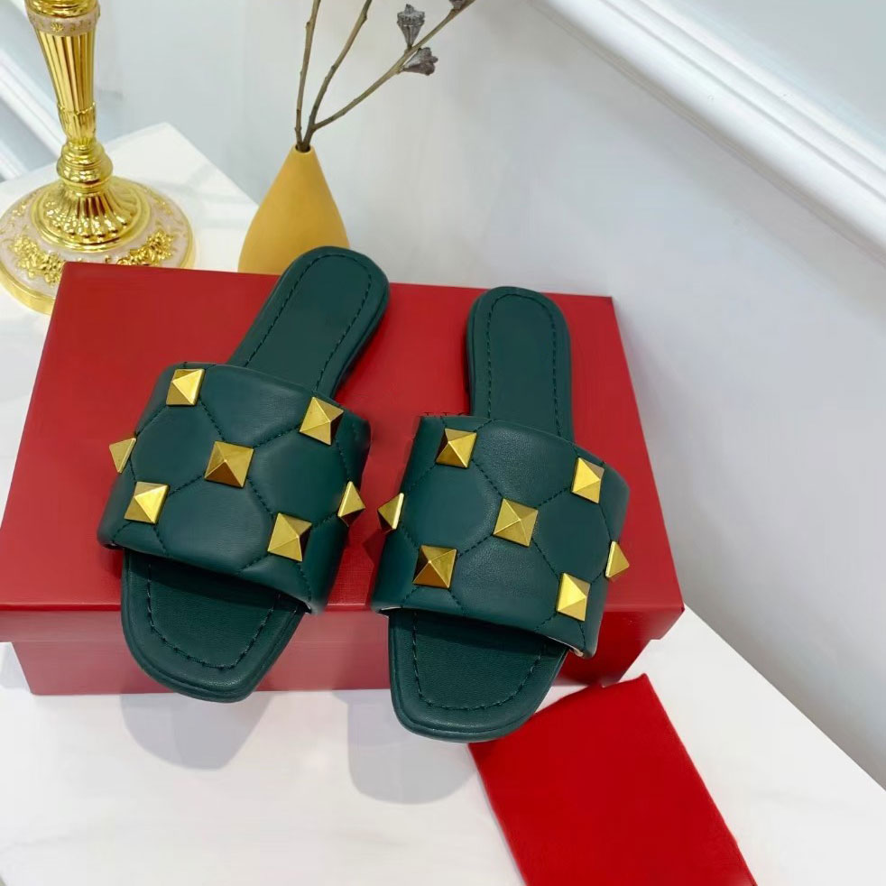 

2021 high quality women's sandals slippers summer beach indoor flat shoes designer's skirt classic black and white willow nail heels case 35-41, Grey