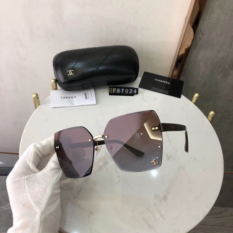 

2021 new polarizing sunglasses women's Sunglasses big frame show thin versatile leisure fashion star anti ultraviolet glasses, White;black