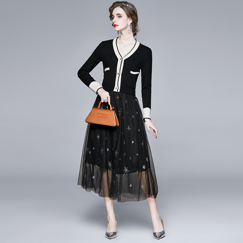 

Winter Designer Elegant Women Suits Black Office Party Ladies V Neck Knitted Sweaters Tops +Mesh A-Line Midi Skirt Two Piece Set 210525
