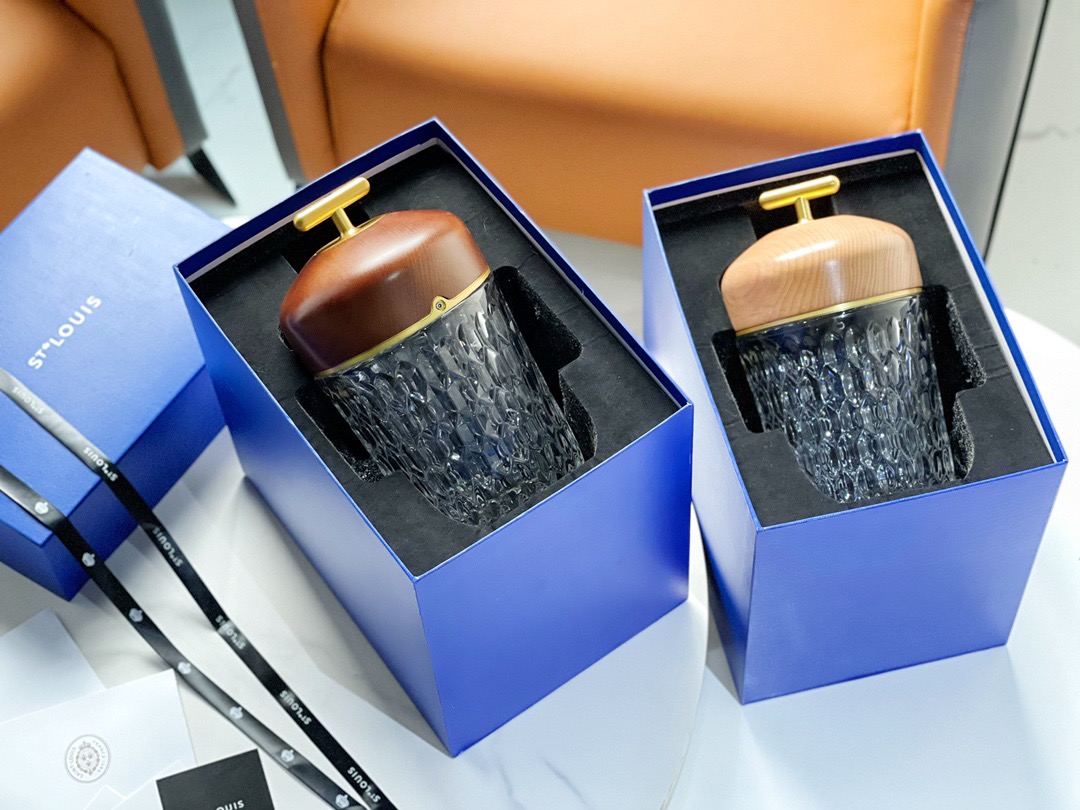 

2021 new popular H home St. Louis crystal American wood grain table bedside lamp, Nightlight