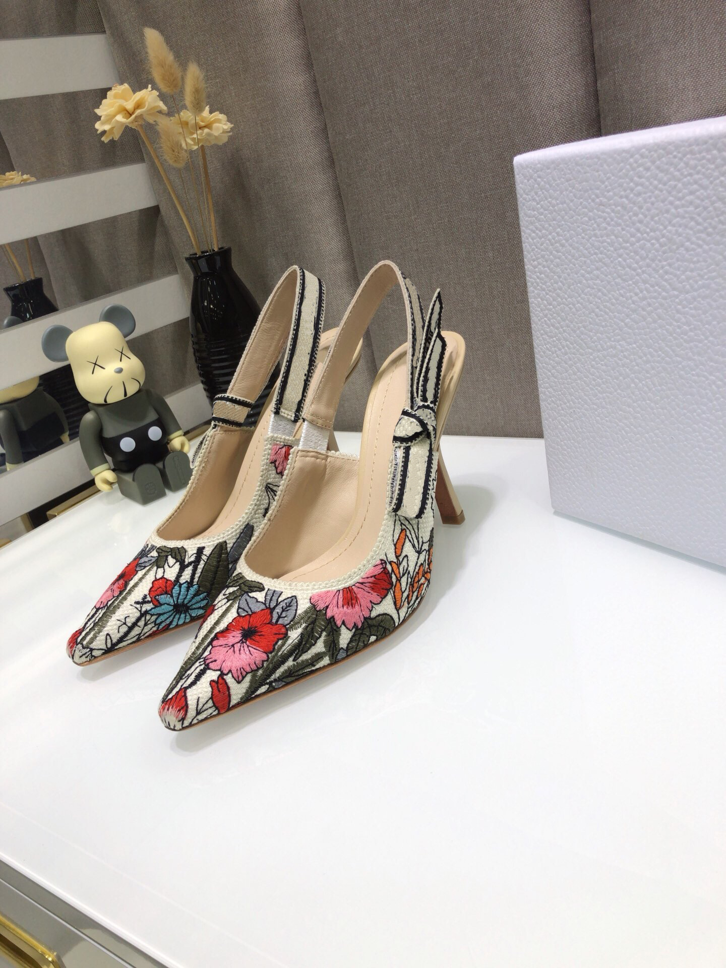 

2021 Ribbon sandals embroidered jacquard letter logo high-heeled bow sandalss leather all-match toe ribbons low-heeled single shoes pointed toes flat shoess women