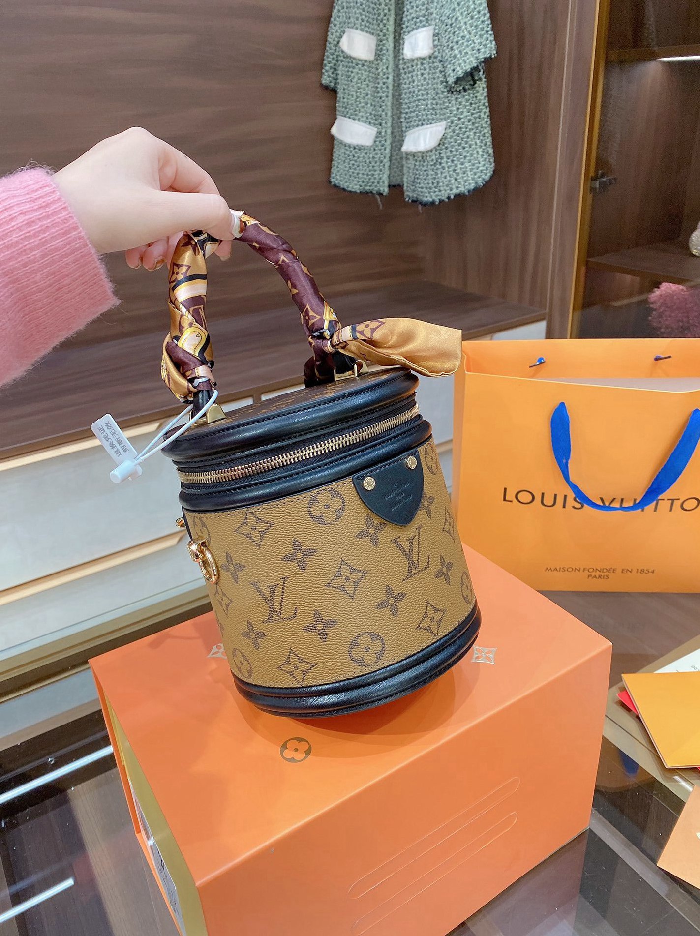 

The Designers 2021 Soft Leather Women Handbag Luxurys Brang Logo Bag Capacity Tote Bags Fashion Makeup -L4662, Red;black