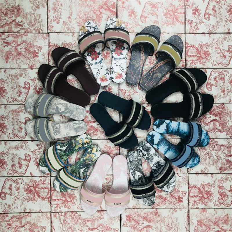 

2021 Paris CD Womens Scuffs Slippers Beautiful Shoes Summer Sandals Beach Slides Ladies Flip Flops Loafers Sexy Floral Navy Embroidere, Single box