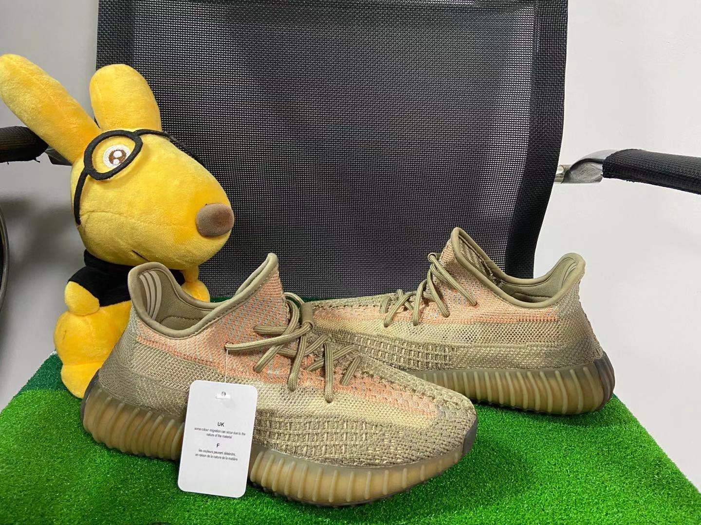 

Kanye ash stone designer running shoes pearl sesame black gray comfortable sneakers size 36-46 with box, Customize