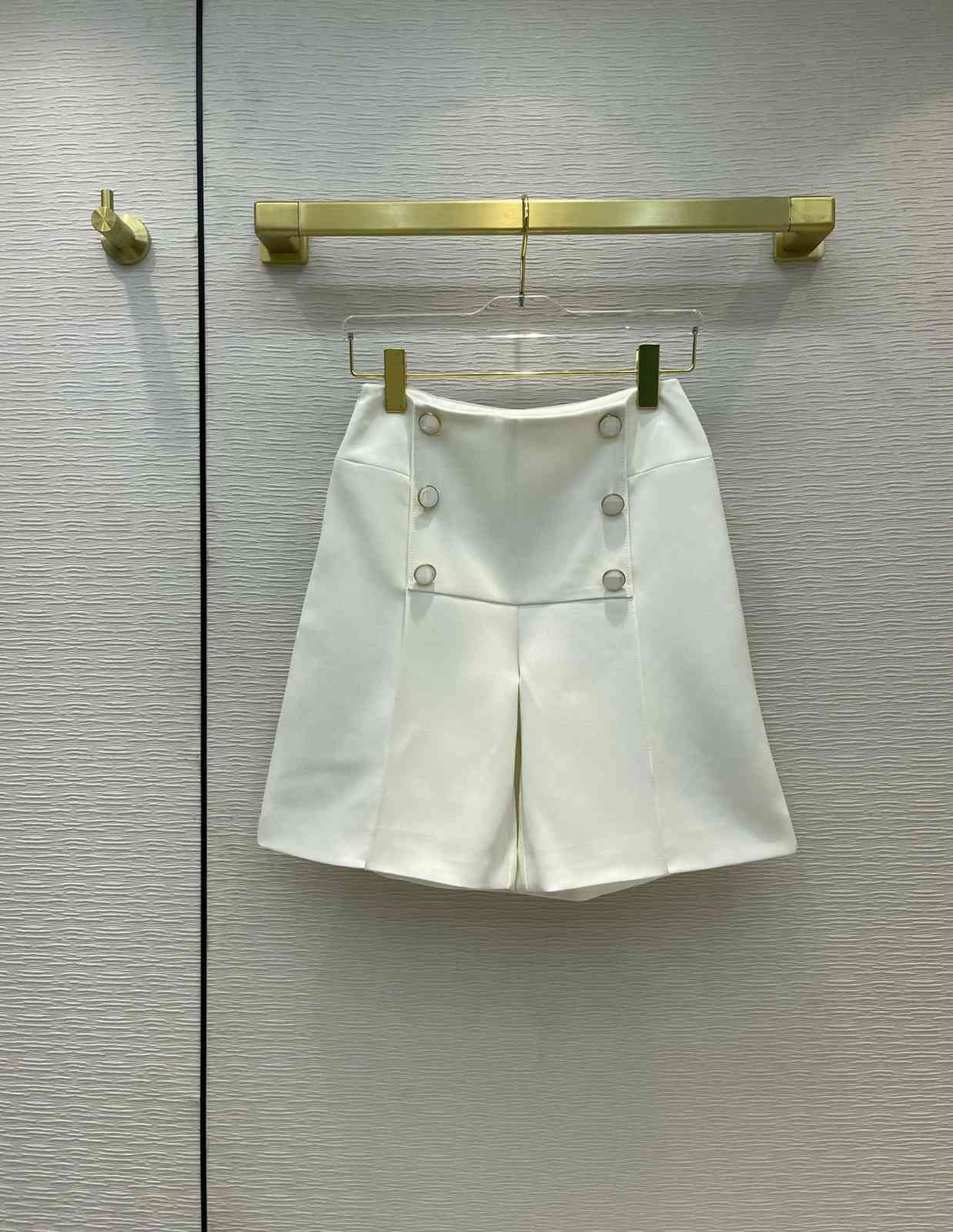 

dress d family 21 early spring high waist wide leg short skirt decorative button elegant 3d three-dimensional version, White;black