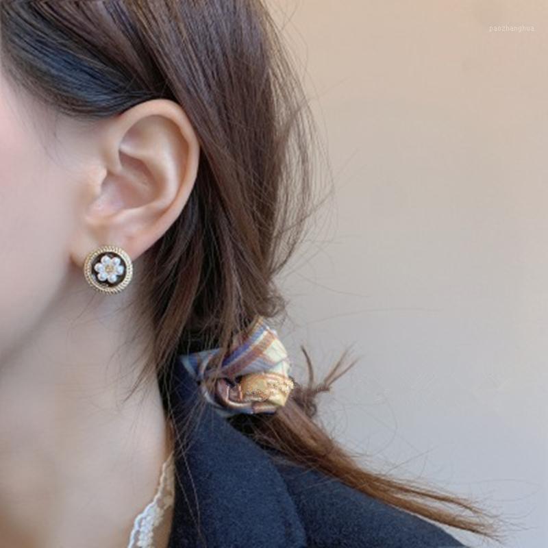 

Stud 2022 Fashion Simple Baroque Metal Ring French Black Enamel Pearl Flower Round Earrings For Women Girl Bohemia Jewelry Gifts, Golden;silver