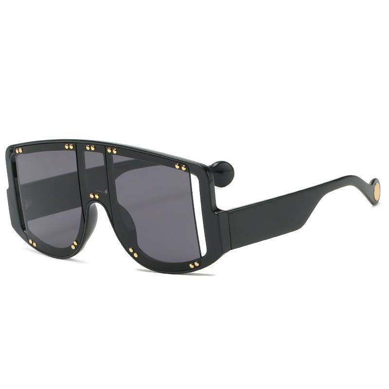 

Sunglasses 2021 Fashion Oversize Gradient For Women Vintage Rivet Frame Square Sun Glasses Female Elegant Shades