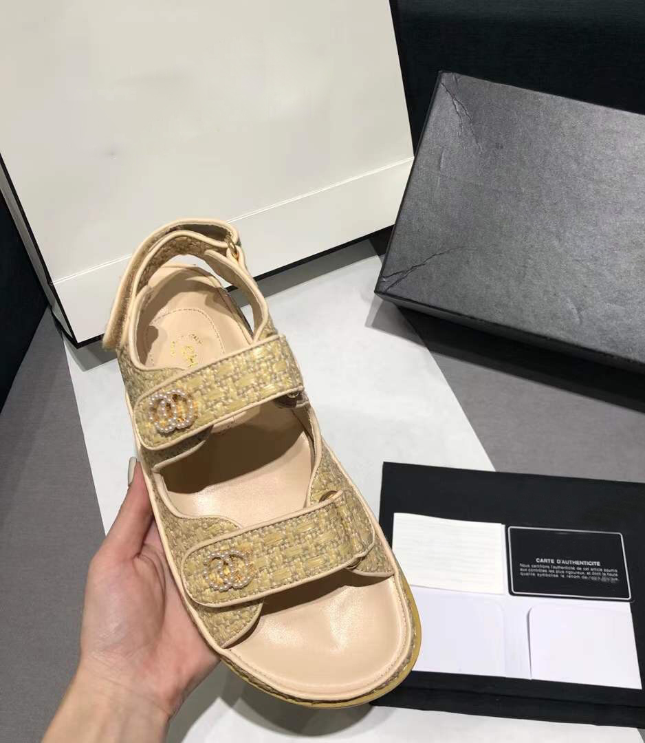 

2021 Designer Women's Flat sandals Crystal Calf leather quilted Platform Casual shoes With box, Black